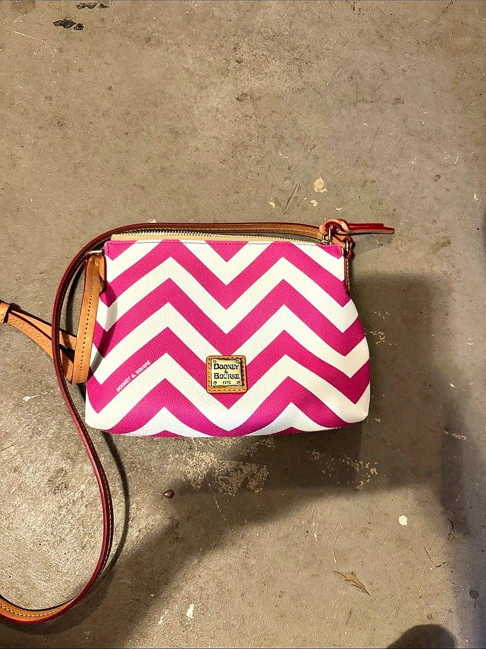 Dooney & Bourke Chevron Zip Crossbody Pink & White Bag